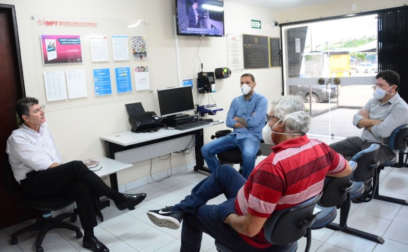 MPT e sindicato discutem situação de trabalhadores no atendimento nas agências bancárias