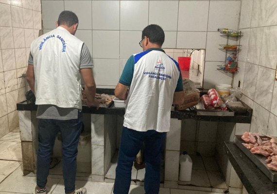 Vigilância Sanitária apreende 90 kg de carne estragada e interdita frigorífico