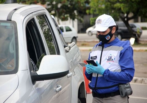 Com alto fluxo turístico, Detran/AL reforça operação Lei Seca neste Verão
