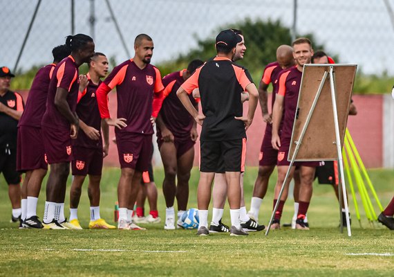 CRB embarca para Recife hoje e tenta melhorar desempenho