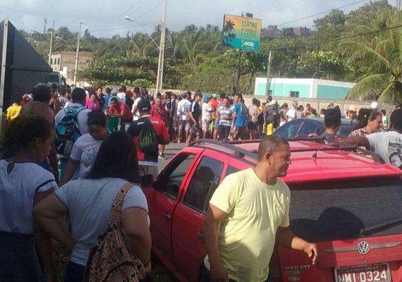 Moradores do litoral norte protestam contra onda de estupros na região