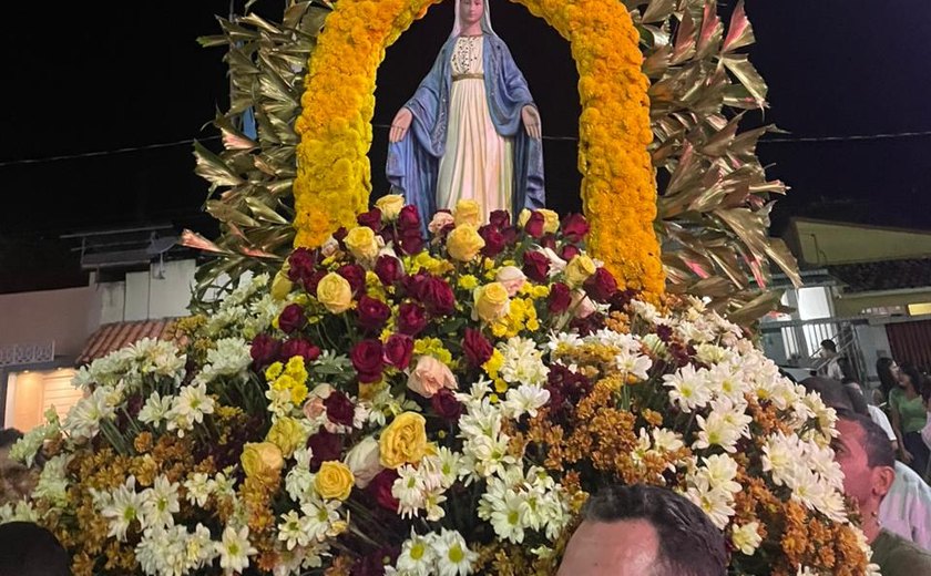 Paulo Jacinto se despede hoje da Festa da Padroeira com procissão, missa e show