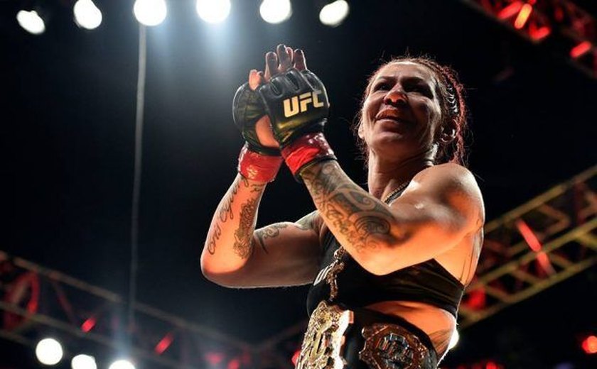 Fotógrafo que chamou brasileira Cris Cyborg de homem é banido do UFC