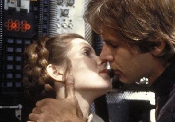 Atriz diz que fumava maconha na cama com Harrison Ford nos bastidores de 'Star Wars'