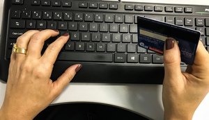 Pagamentos com cartões movimentam R$ 2 trilhões em 2020, diz Abecs