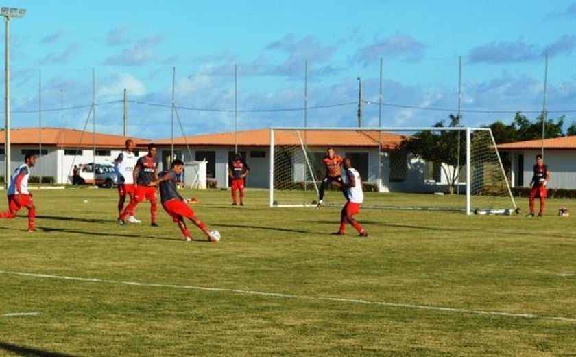 CRB relaciona 23 jogadores para enfrentar o Sampaio Corrêa em Maceió