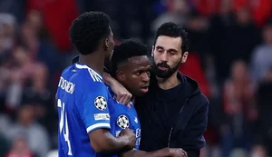 Vini Jr marca golaço e denuncia caso de racismo em Liga dos Campeões