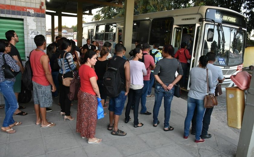 Terminais de ônibus do Graciliano Ramos e Village passam por vistoria