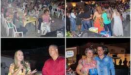 Professores participam de uma grande noite festiva com distribuição de prêmios