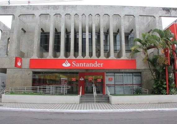 Banco é condenado por cobrar dívida após encerramento de conta