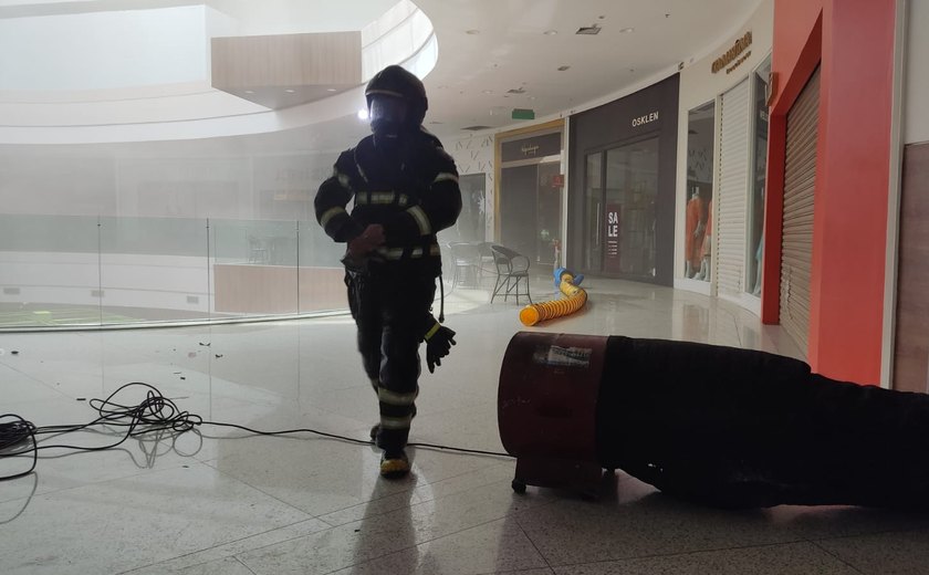 Bombeiros controlam princípio de incêndio em shopping de Cruz das Almas