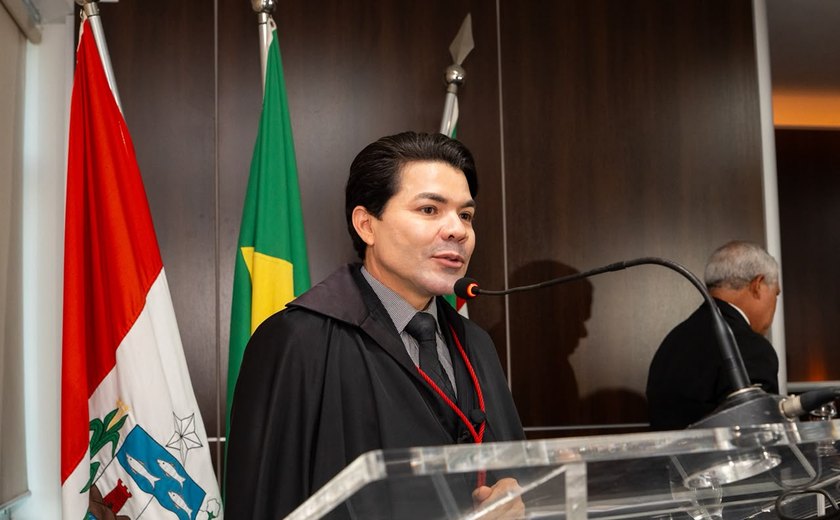 Juiz Hélio Pinheiro toma posse como desembargador eleitoral do TRE/AL