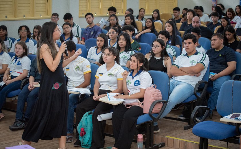 Mais de 30 mil estudantes da rede estadual participam do Enem