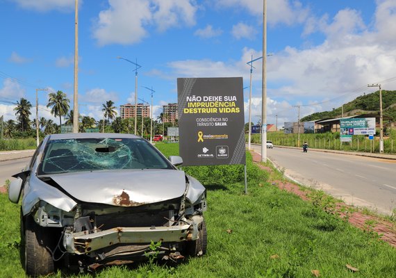 Simulação de acidente alerta para conscientização no trânsito durante o Maio Amarelo