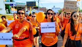 Mulheres vão às ruas contra violência