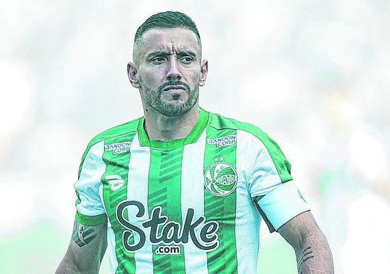 CRB pode acertar com Alan Ruschel e atacante Vinícius
