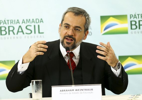 Avaliação da alfabetização será feita por amostragem, diz ministro