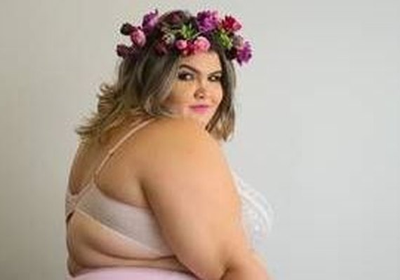 Bailiarina plus size de Anitta posa para ensaio sensual: 'Autoestima elevada'