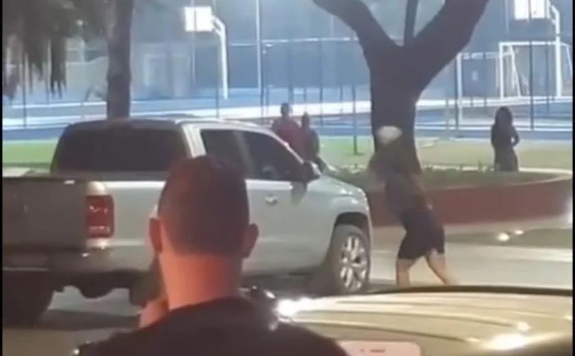 Flagra de suposta traição termina em carro depredado e chamado de polícia em Maceió