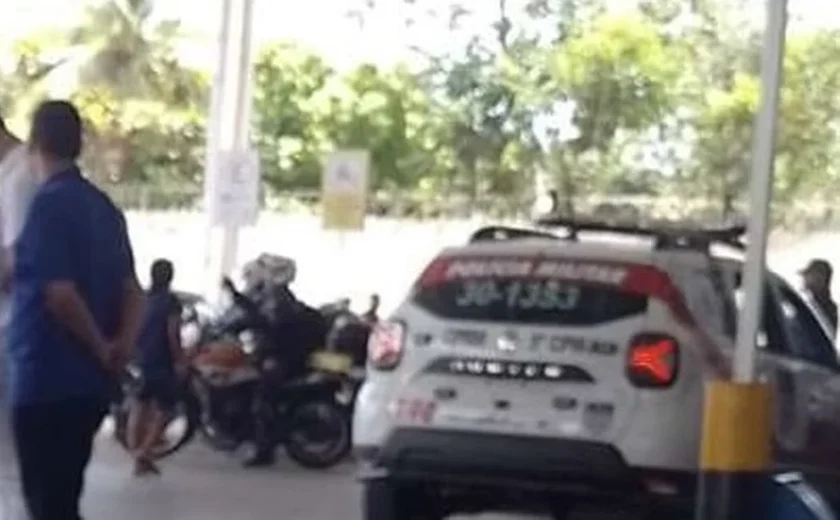 Homem é baleado em estacionamento de supermercado na Avenida Menino Marcelo, em Maceió