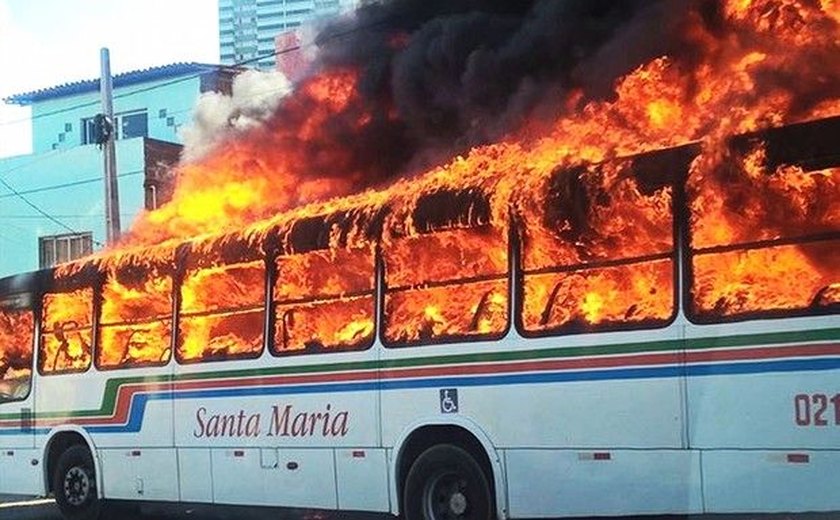 Após caos carcerário, ônibus são incendiados no Rio Grande do Norte