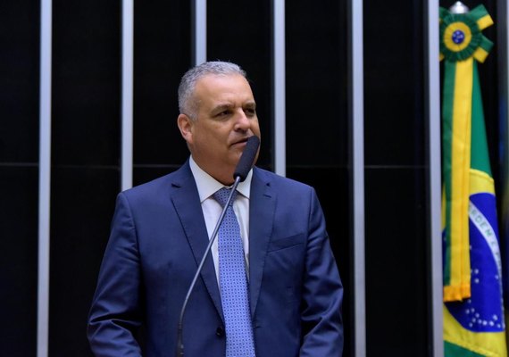 Alfredo Gaspar propõe projeto que permite instalação de cabine blindada para motorista de táxi ou aplicativo