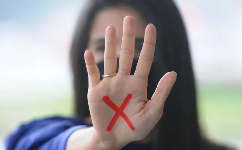 Casos de violência digital crescem 188% e governo atualiza Ligue 180