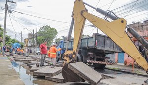 Prefeitura de Maceió intensifica trabalho de limpeza de galerias em ruas da capital