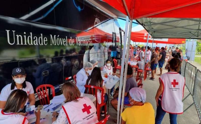 Ônibus da Vacina chega aos bairros de Maceió a partir de segunda; veja cronograma