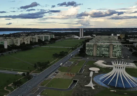 Governo define horário de expediente em jogos do Brasil na Copa