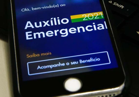 Pais solteiros recebem R$ 4,1 bilhões em retroativo do auxílio emergencial