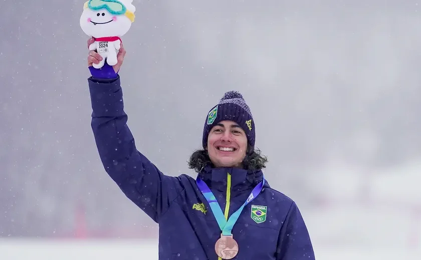 Adolescente de 17 anos ganha primeira medalha do Brasil da história em Jogos Olímpicos de Inverno
