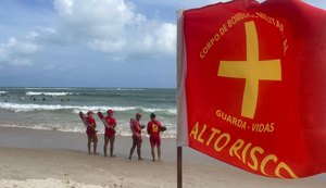 Guarda-vidas resgatam seis pessoas em menos de meia hora na Praia do Francês