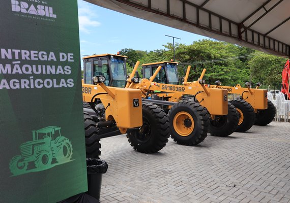 Vídeo: ministro Renan Filho participa de entrega de equipamentos para 17 prefeituras