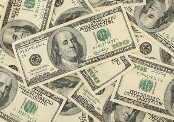 Dólar fecha em alta nesta segunda pelo 4º pregão seguido e vai a R$ 3,44