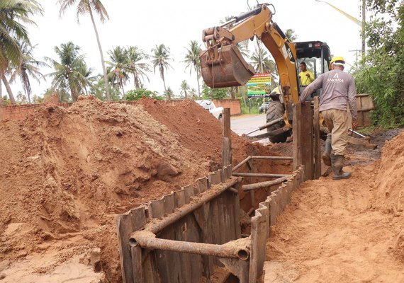 Obras de esgotamento em São Miguel dos Milagres são acompanhadas por técnicos da Seinfra
