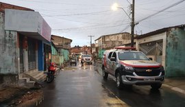 Homem é espancado após matar ex-mulher a facadas em Maceió