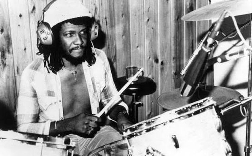 Morre Sly Dunbar, lenda do reggae, aos 73 anos