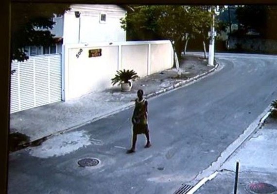 Rapaz preso por engano por homicídio que não cometeu é libertado no Rio de Janeiro