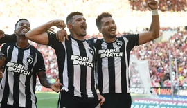 Botafogo volta à liderança do Brasileirão após 10 anos