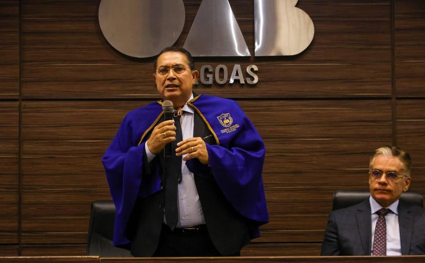 Adeilson Bezerra lança livro e assume presidência da ACBEN em noite de prestígio político