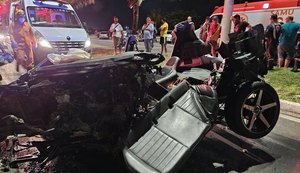 Veículo bate contra coqueiro deixando um morto e outro ferido na Avenida Assis Chateaubriand