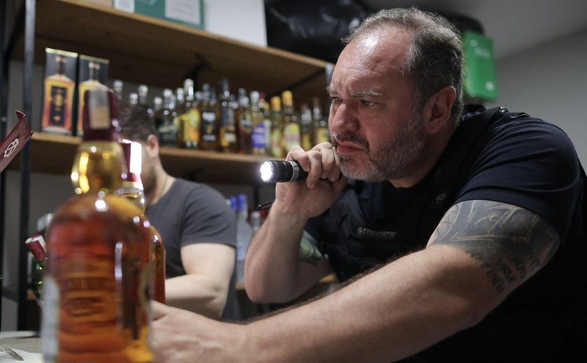 Carnaval: metanol em bebidas liga sinal de alerta nos estados