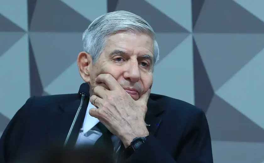 Moraes pede comprovação do histórico clínico de Augusto Heleno