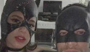 Neymar e Bruna Marquezine posam fantasiados em clima sexy e bombam na internet