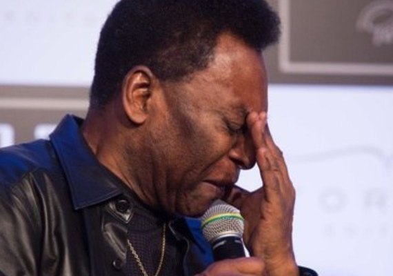 Pelé testa positivo para Covid e filhas do ex-jogador abrem o jogo sobre o pai que continua internado