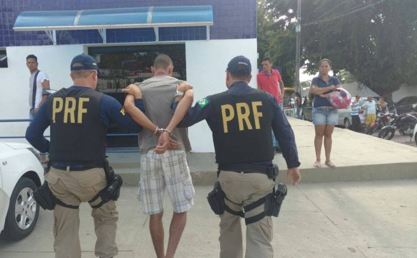 Dois suspeitos de praticar assaltos nas BRs de Alagoas são presos