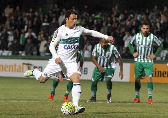 Coritiba tira lições de 2016 e alerta para jogo 'perigoso' com o ASA