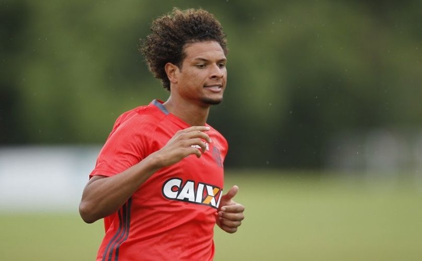Flamengo renova com Alex Muralha, Juan, Willian Arão e Márcio Araújo