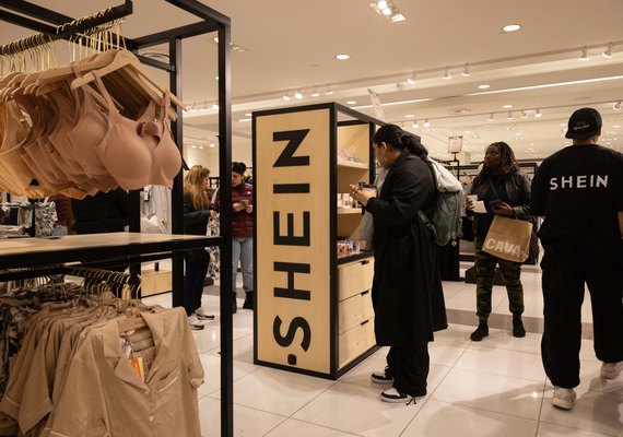 França avança projeto para taxar empresas de fast fashion, como a Shein